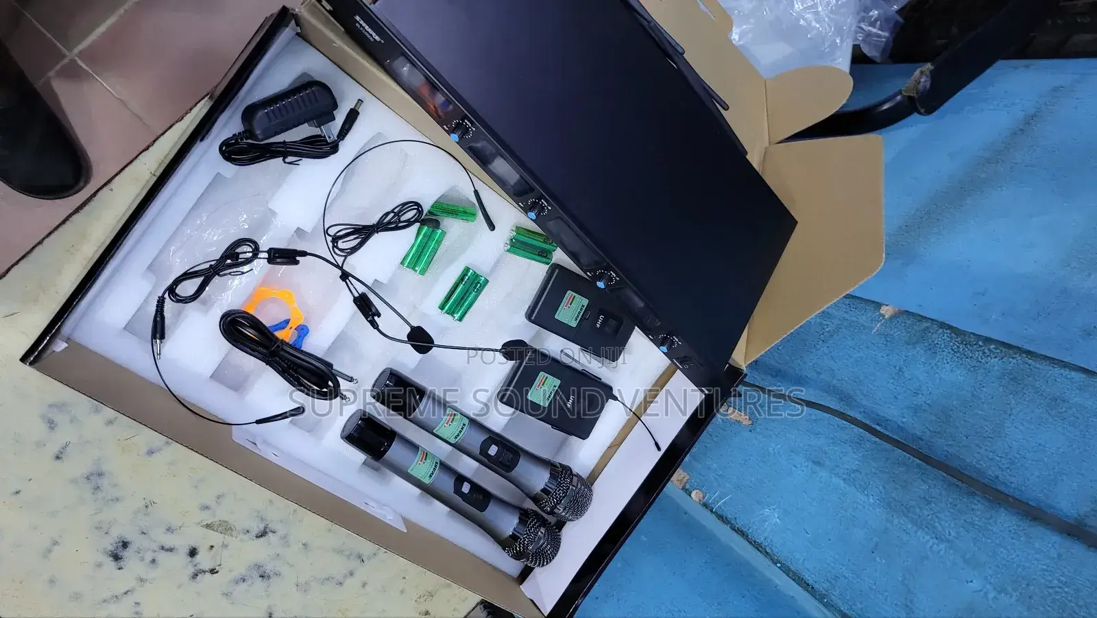 BLX 10000 4 in 1 Wireless Microphone