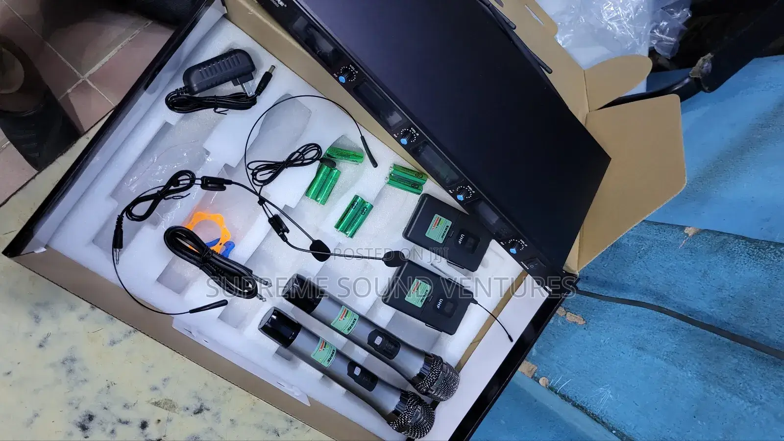 BLX 10000 4 in 1 Wireless Microphone