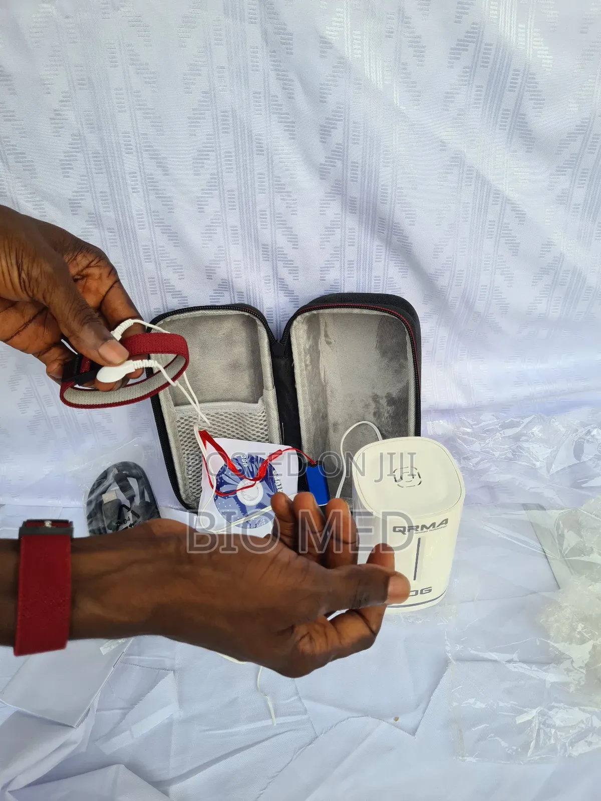 Portable Quantum Resonance Magnetic Analyzer With Hand Bands