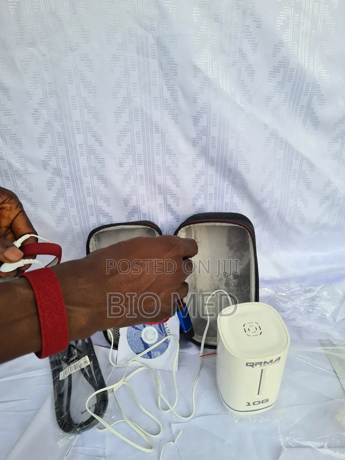 Portable Quantum Resonance Magnetic Analyzer With Hand Bands