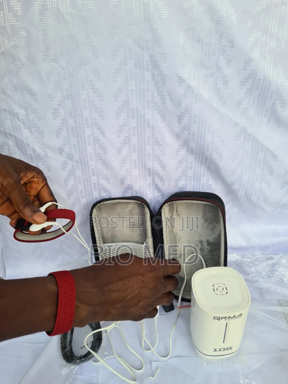 Portable Quantum Resonance Magnetic Analyzer With Hand Bands
