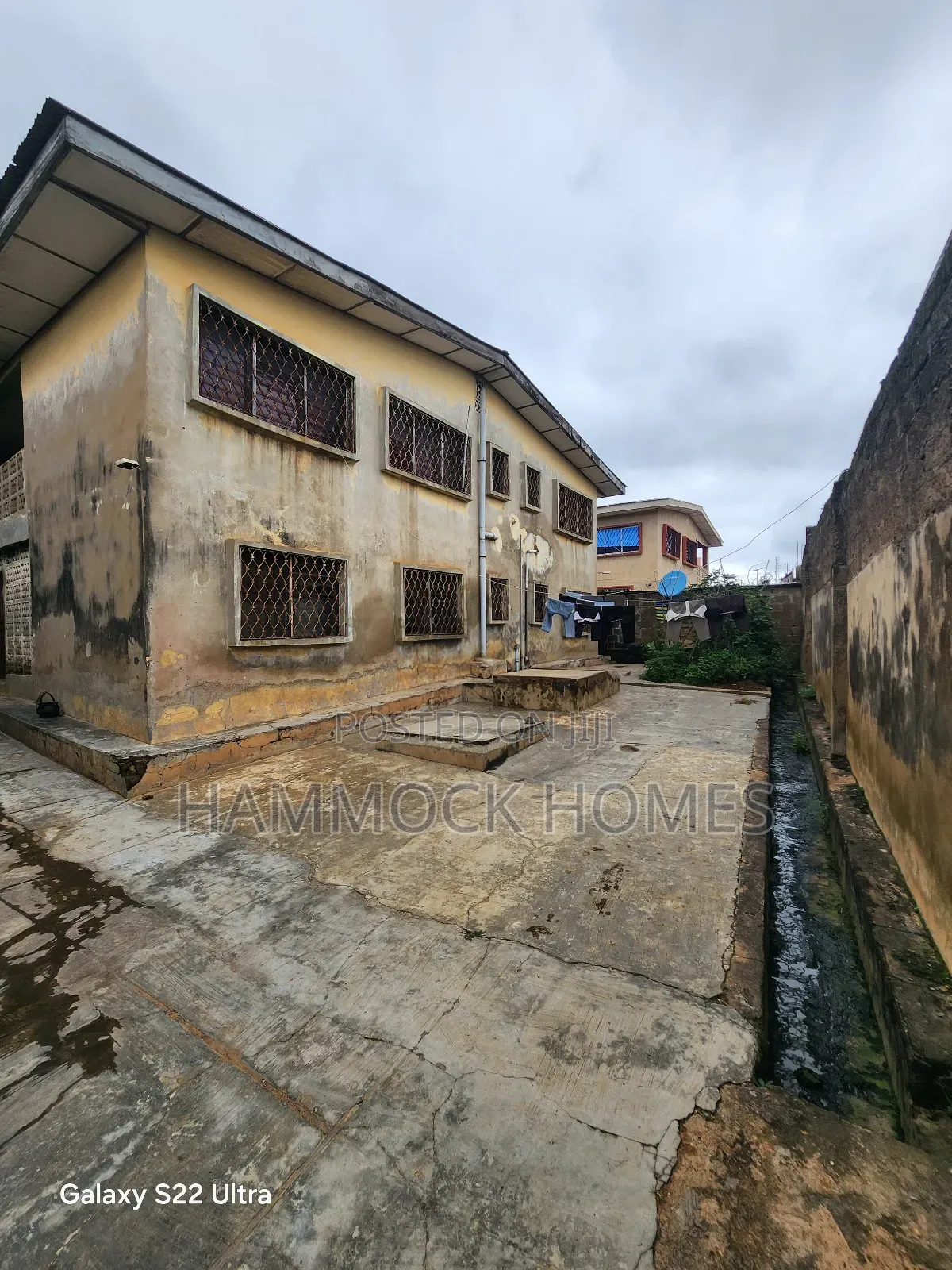 Investment 4-Units of 3-Bedroom Flat Good 4 Hostel at Ui Area