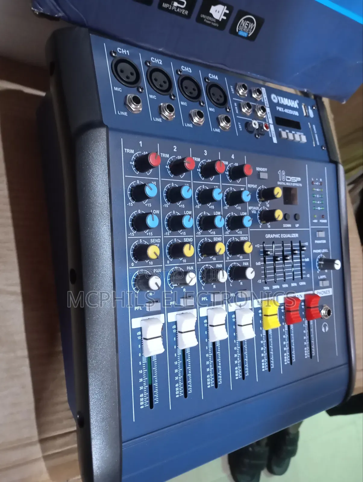 4-channels Powered Mixer Console