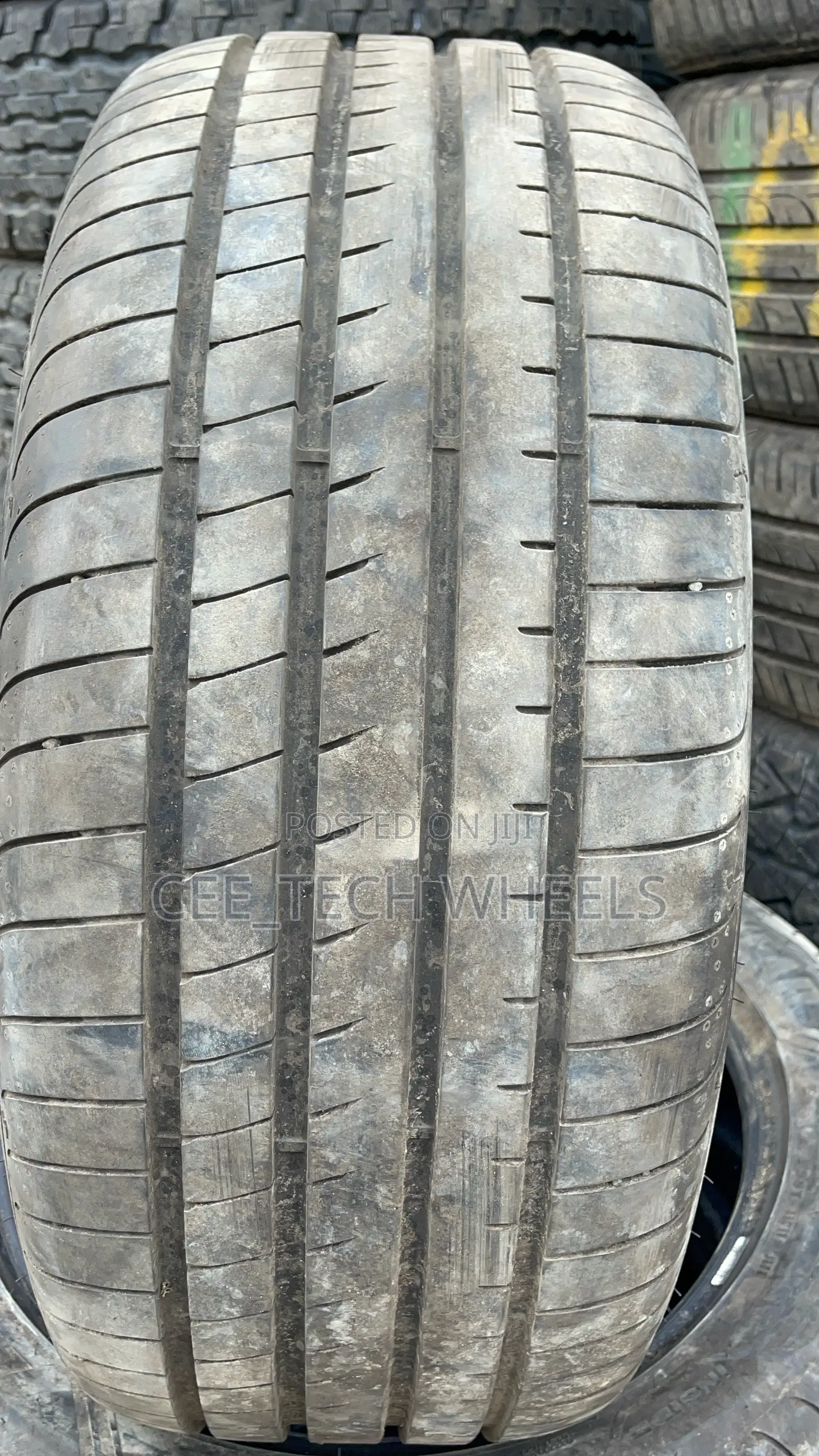 Clean Straight Line Goodyear,275/45r20