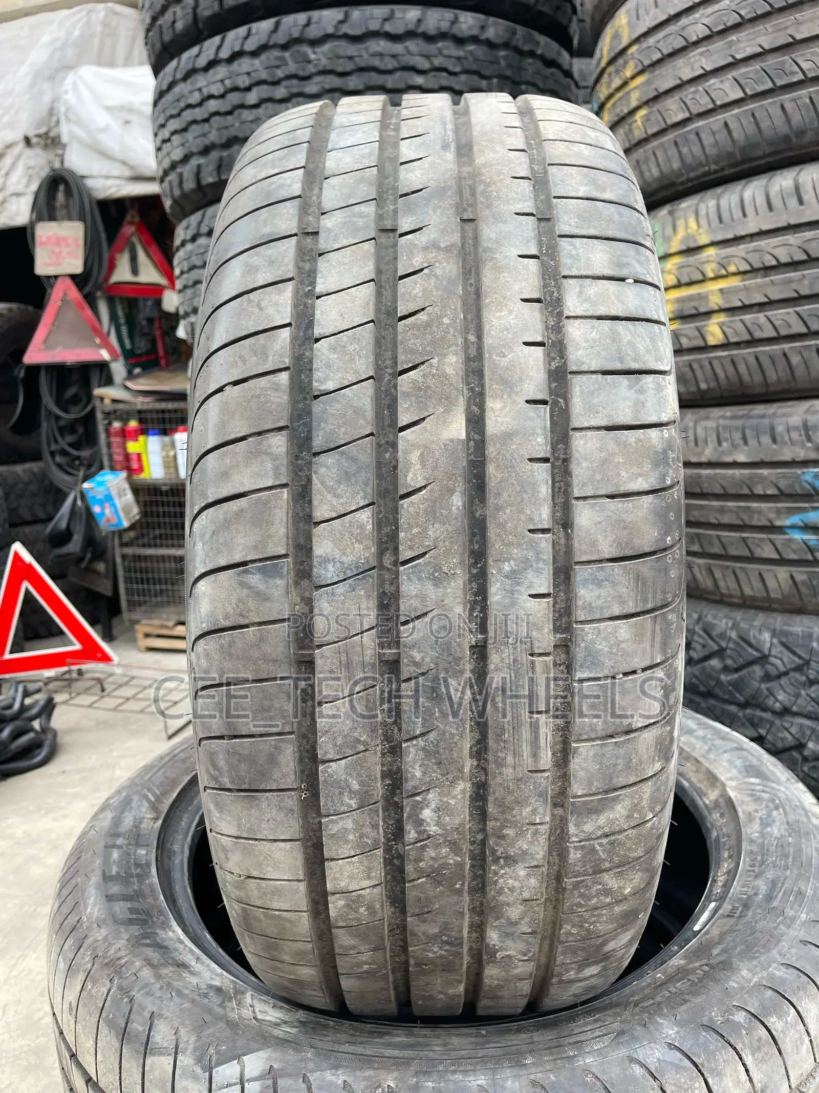 Clean Straight Line Goodyear,275/45r20