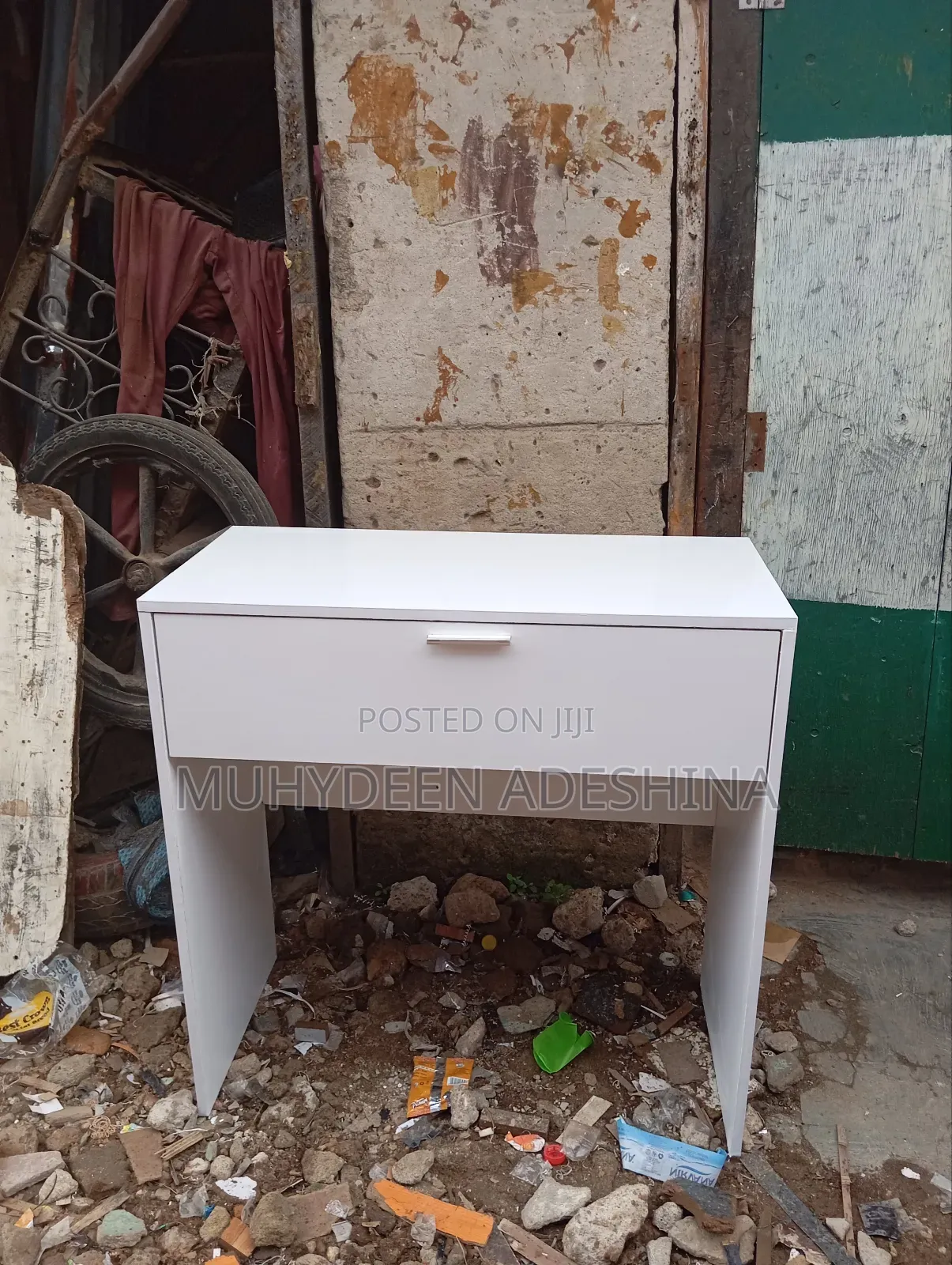 32 Inches Dressing Table