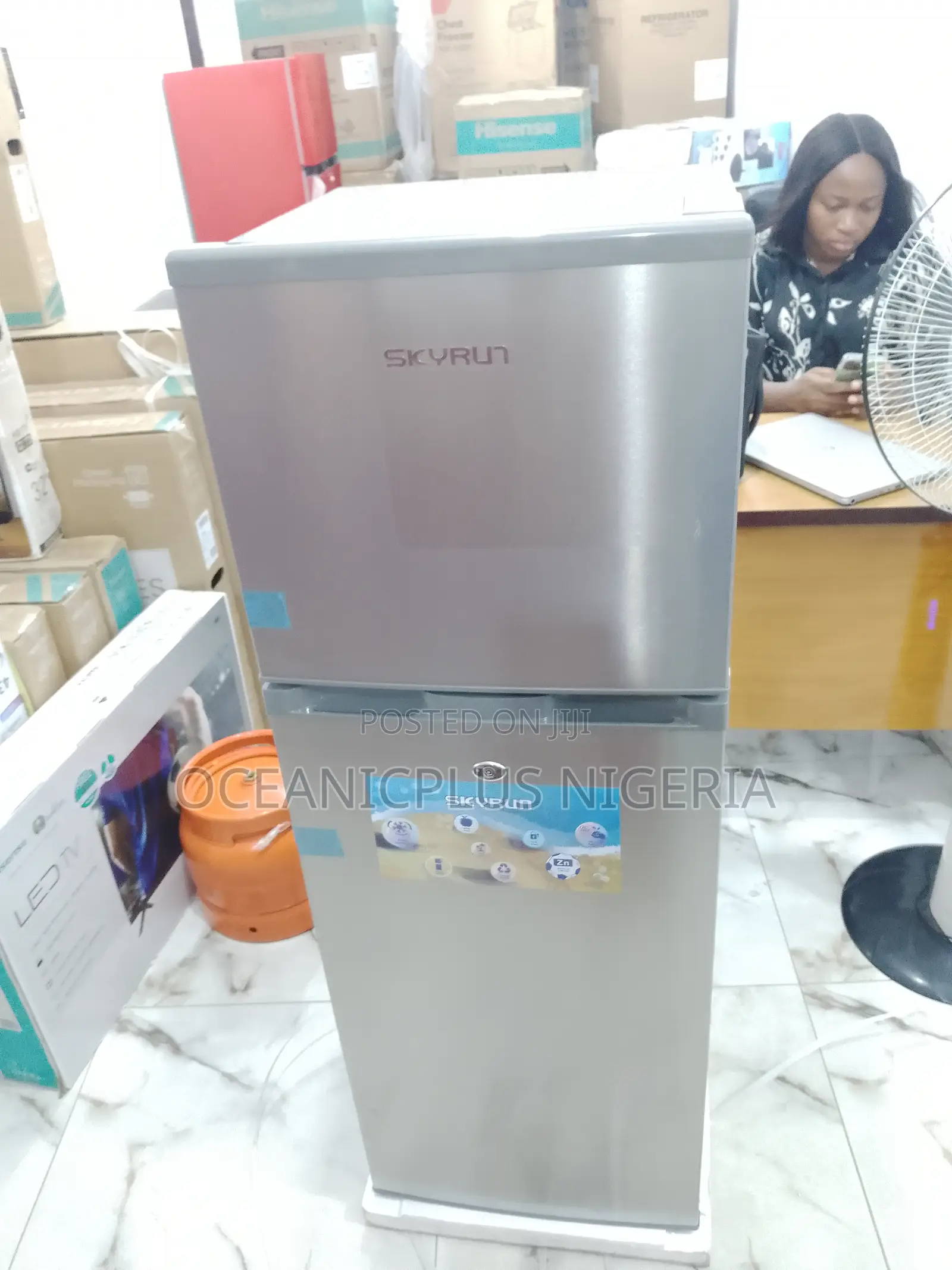 Efficient 138litres Skyrun Refrigerator