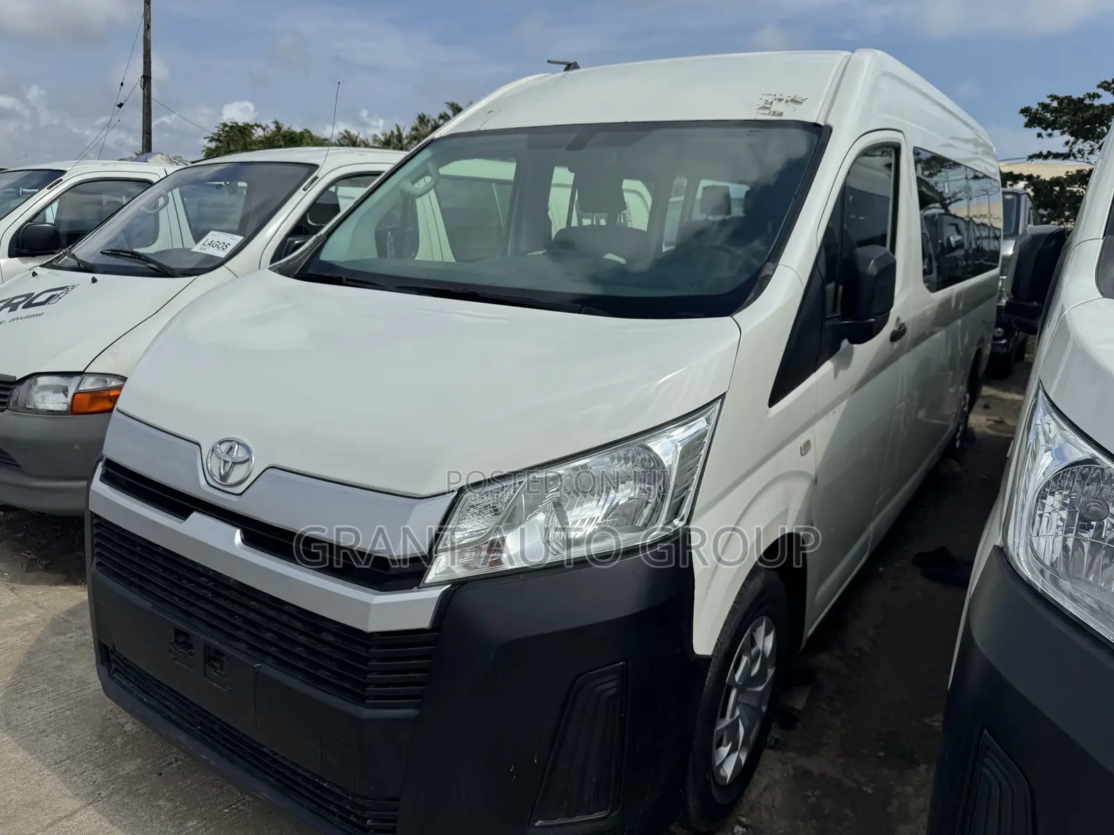Toyota HiAce 2019 White