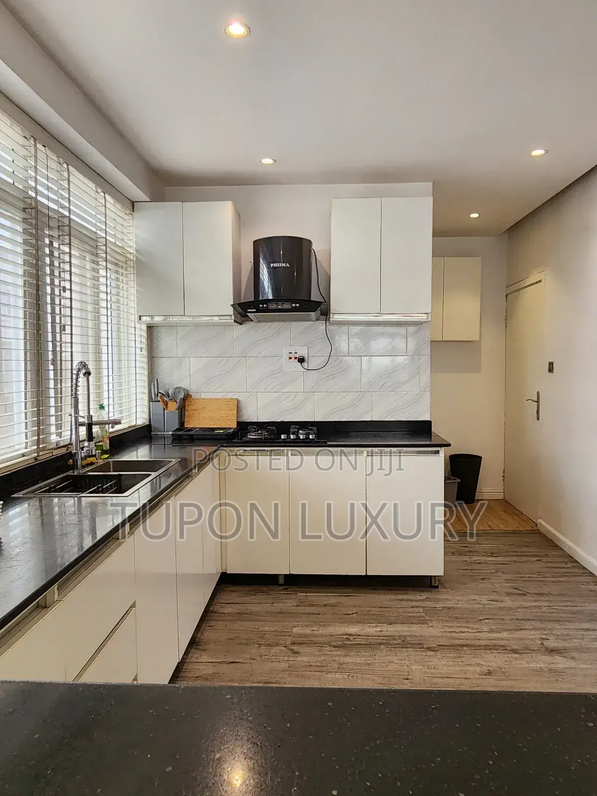 Waterfront 3bedroom Apartment With Pool 