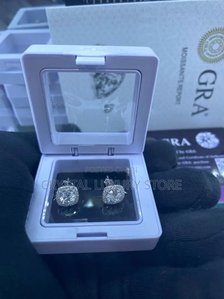 Moissanite Stud Earring Silver Passes Diamond Test