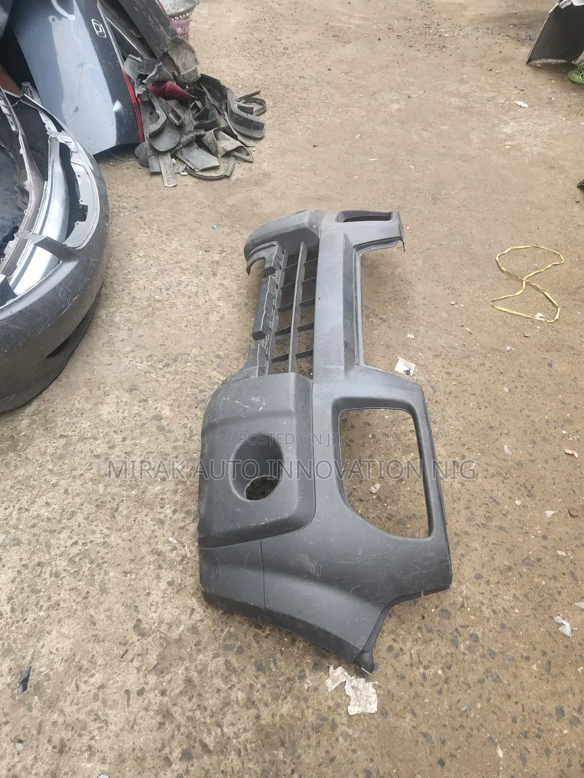 Front Bumper Element Clean