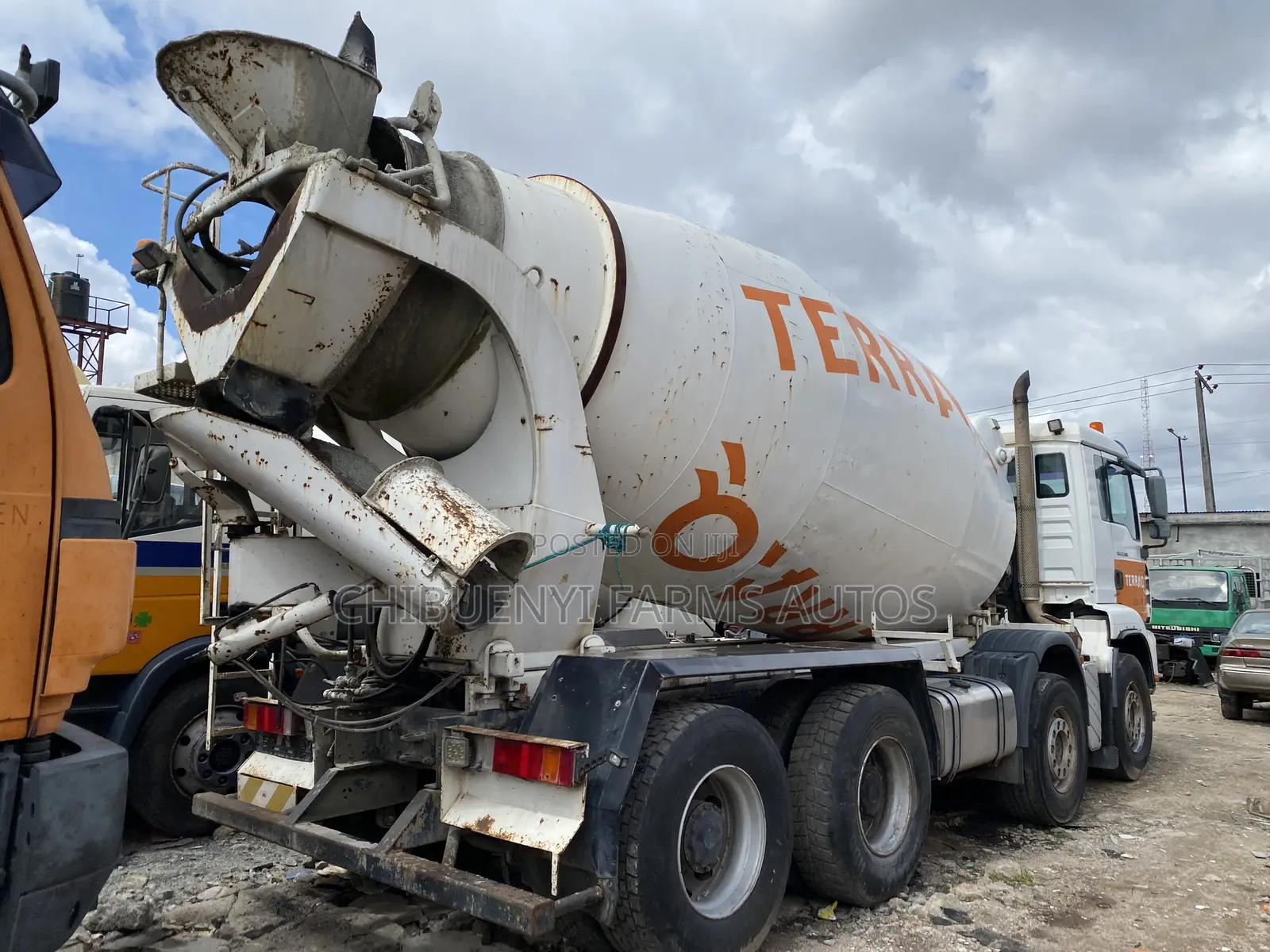 CONCRETE MIXER 12tyres (10-Cubic)
