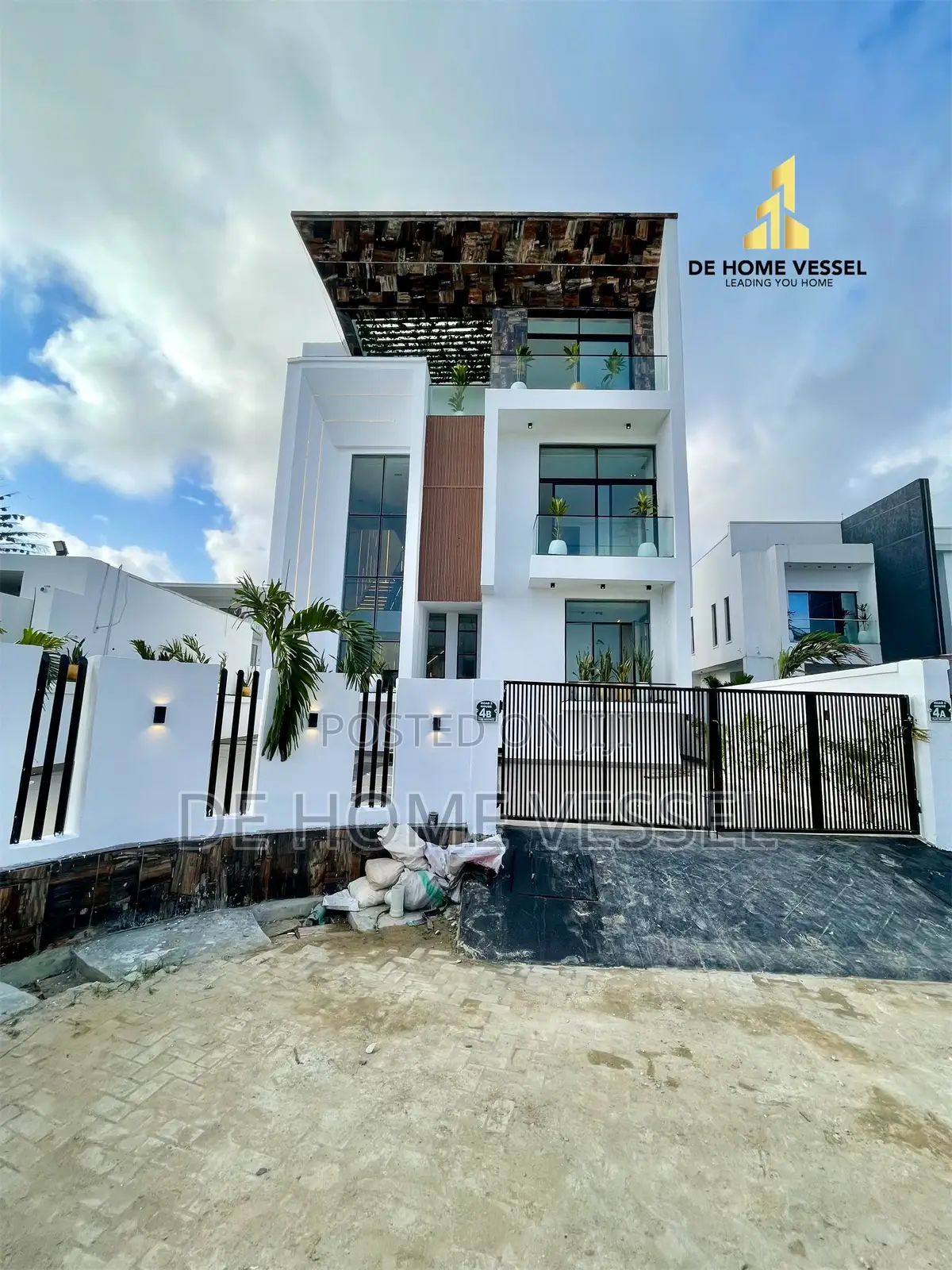 5bdrm House in Osapa london for sale