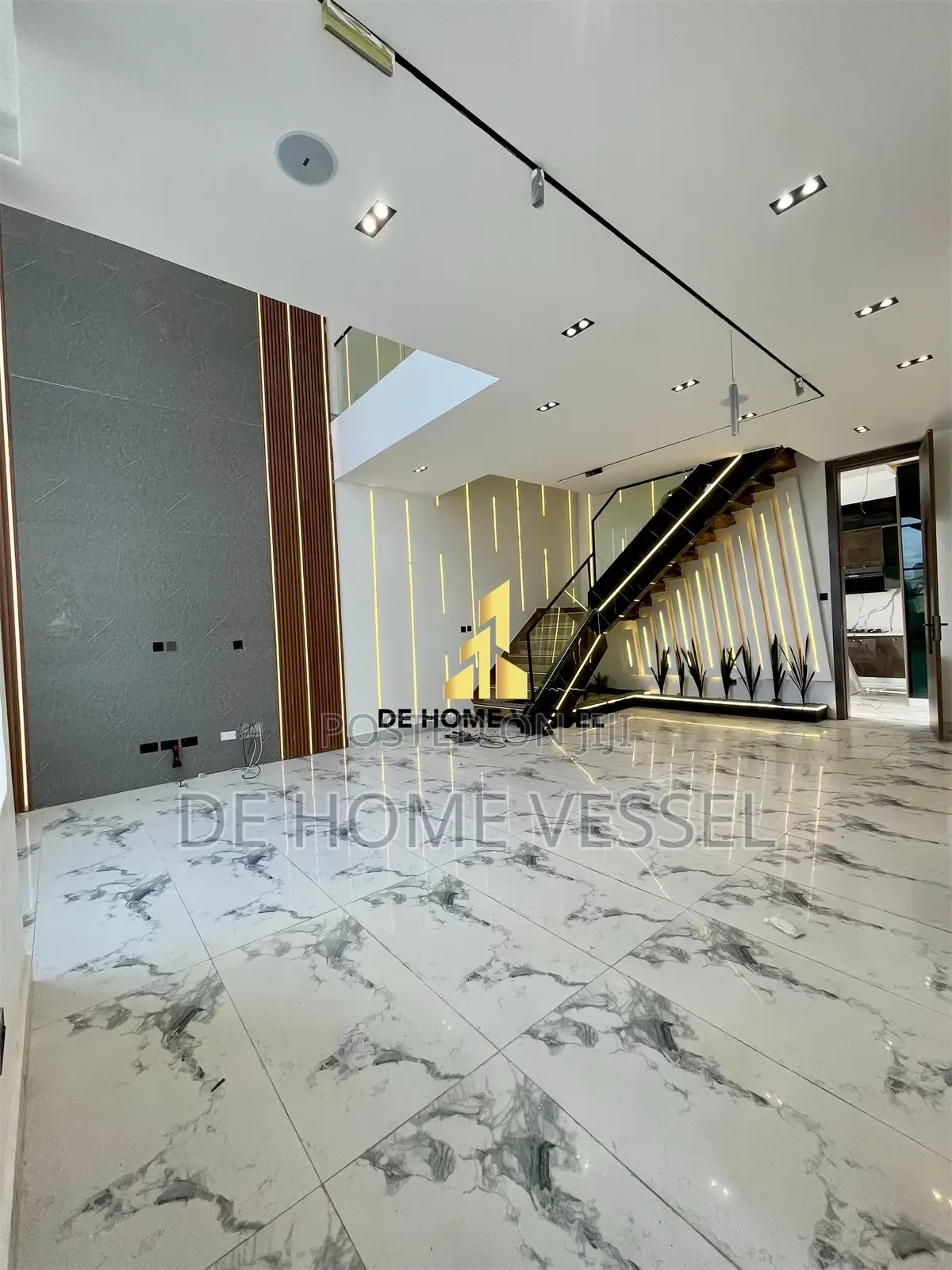5bdrm House in Osapa london for sale