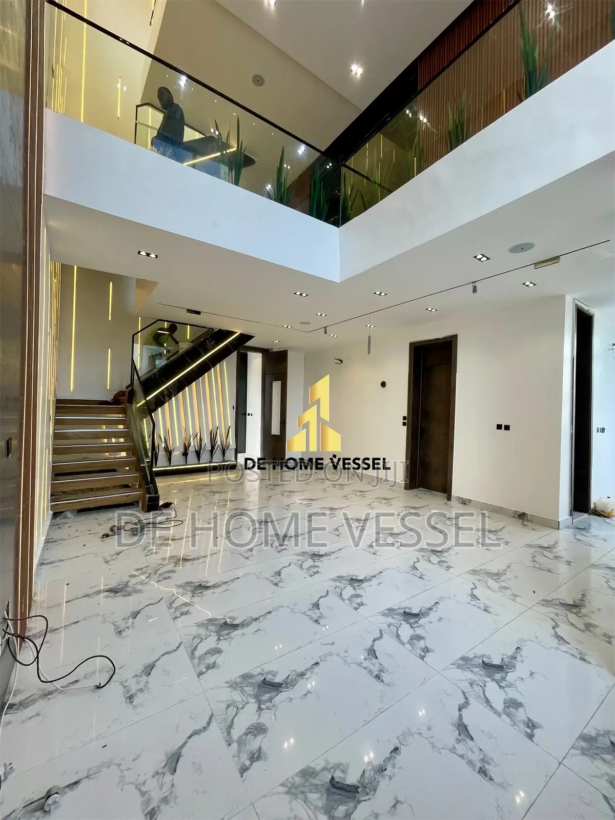 5bdrm House in Osapa london for sale