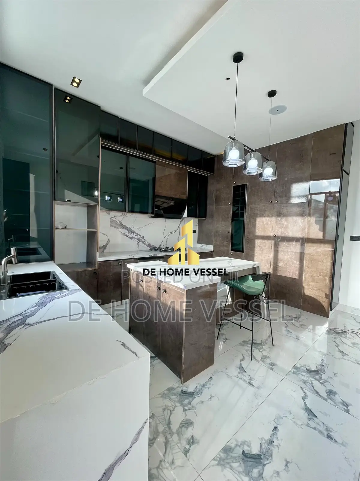 5bdrm House in Osapa london for sale