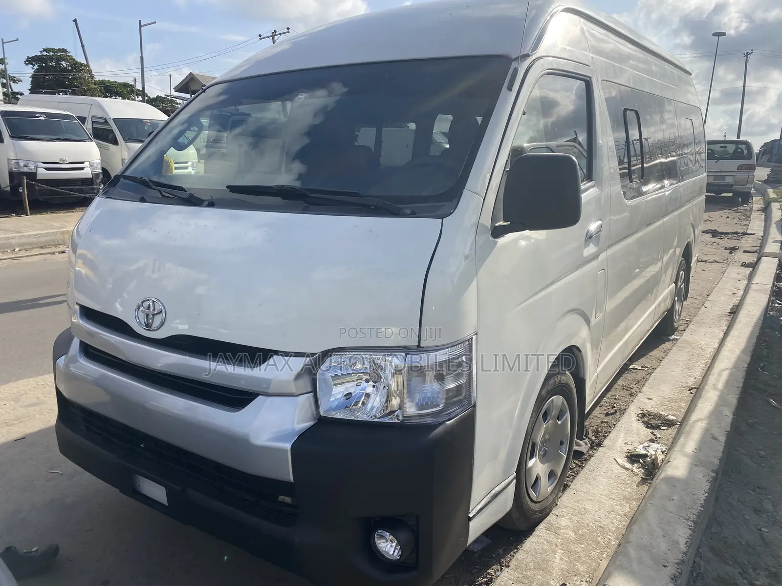 Toyota HiAce 2017 White