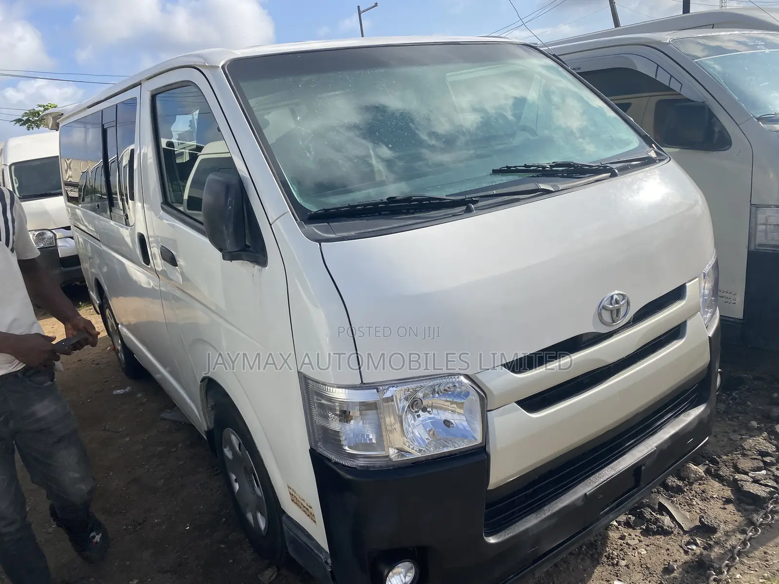 Toyota HiAce 2011 White