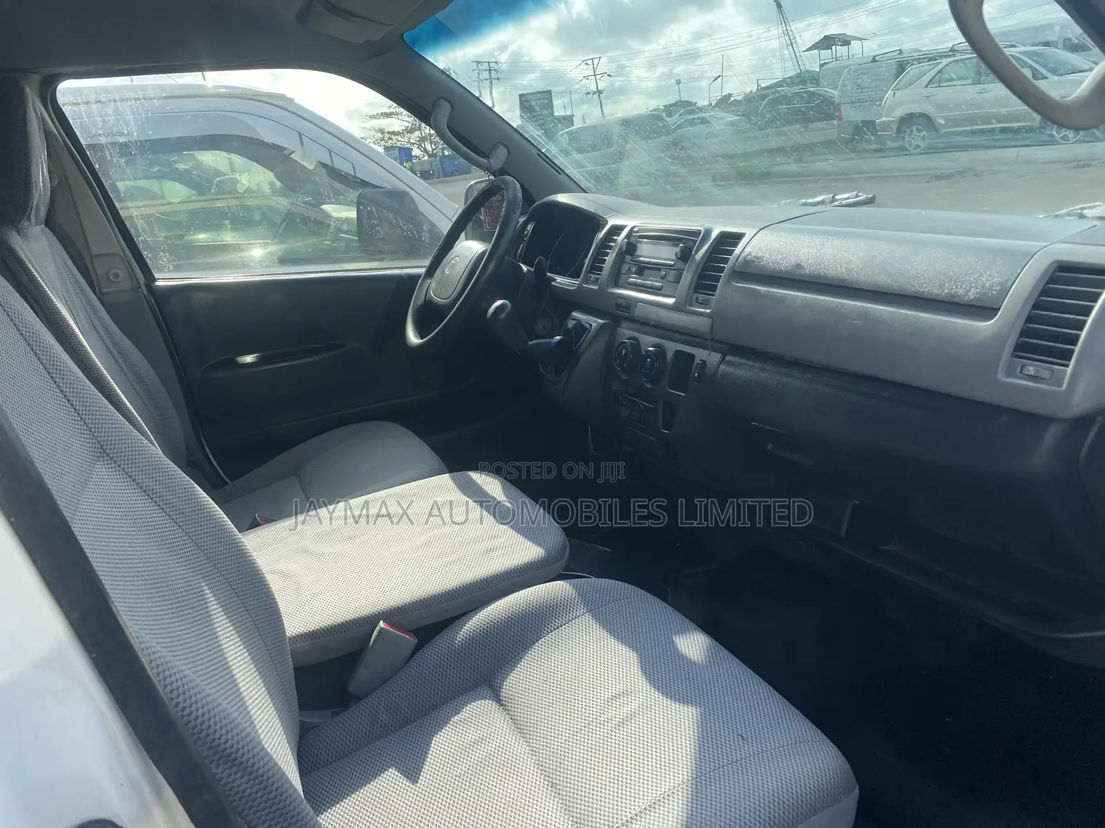 Toyota HiAce 2011 White