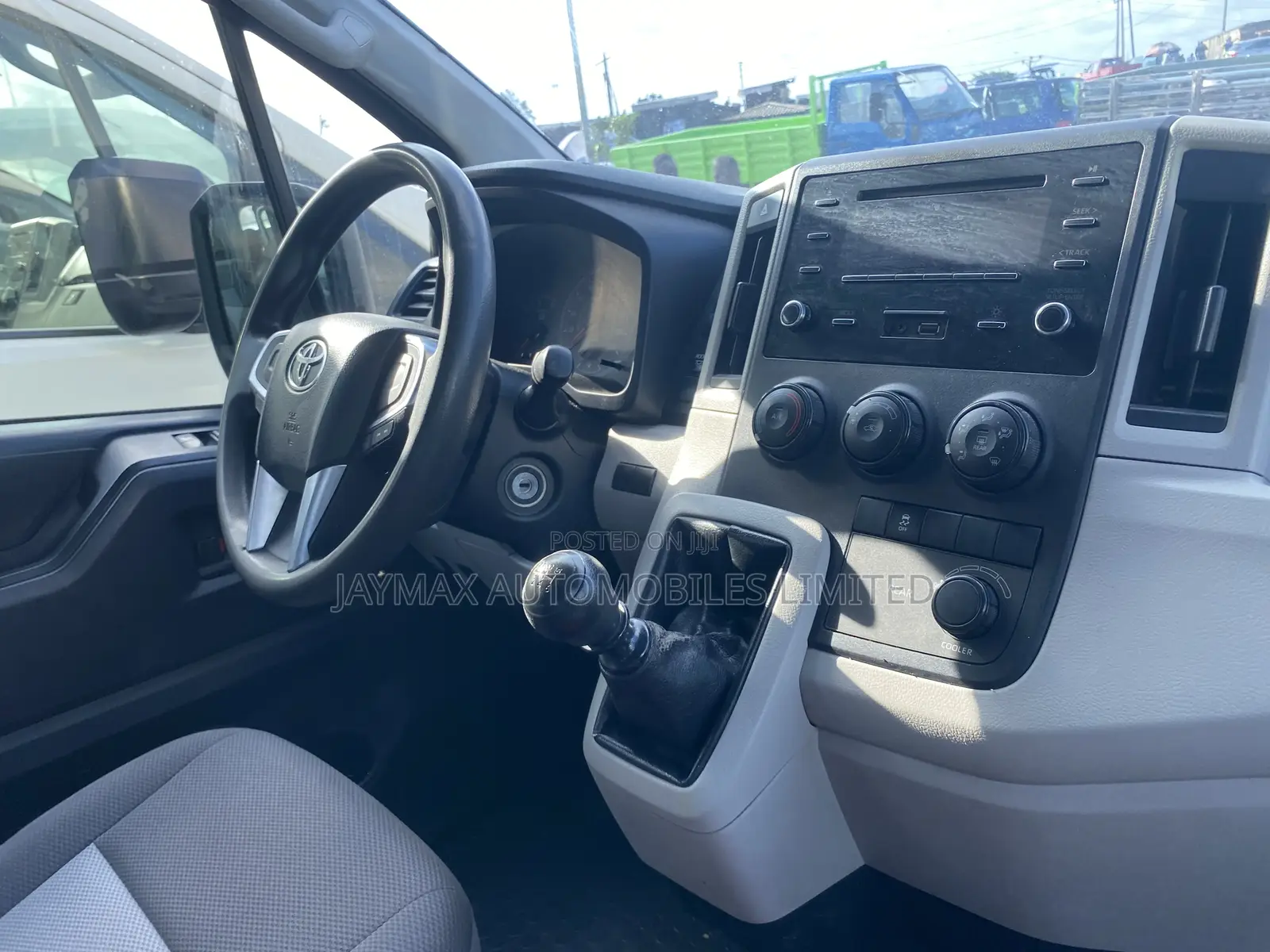 Toyota HiAce 2021 White