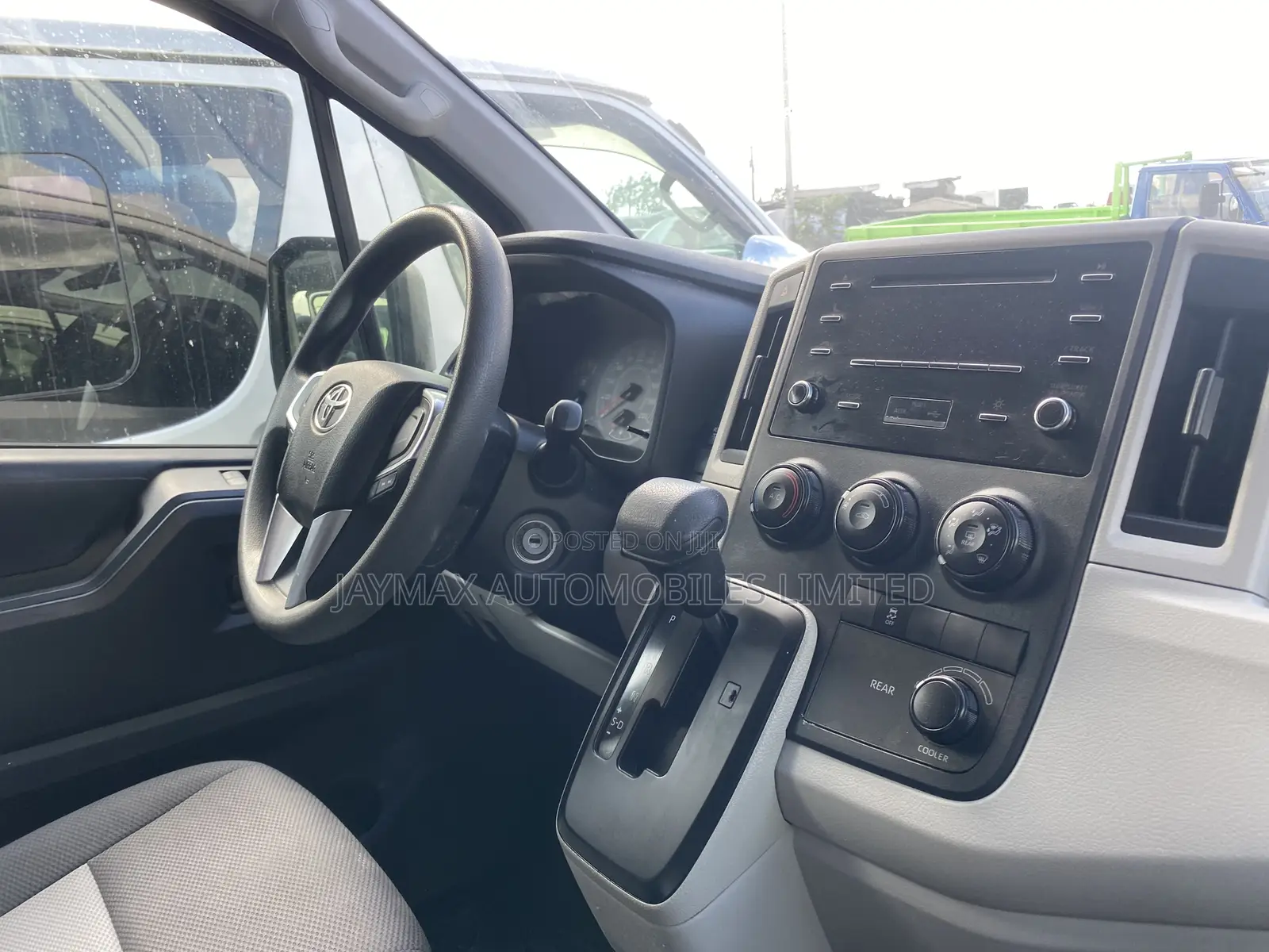 Toyota HiAce 2021 White
