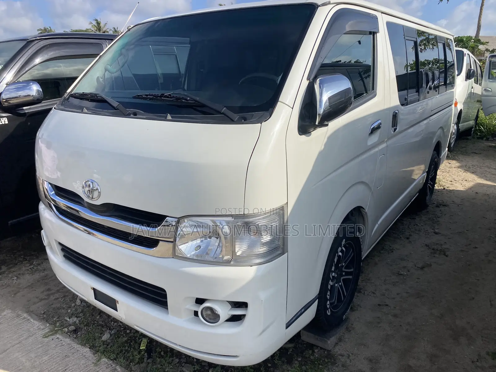 Toyota HiAce 2012 White