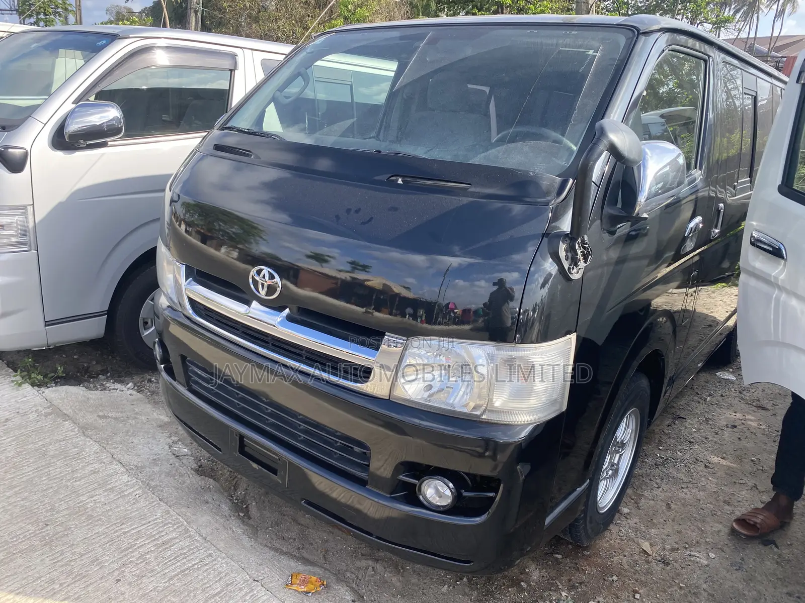 Toyota HiAce 2010 Black