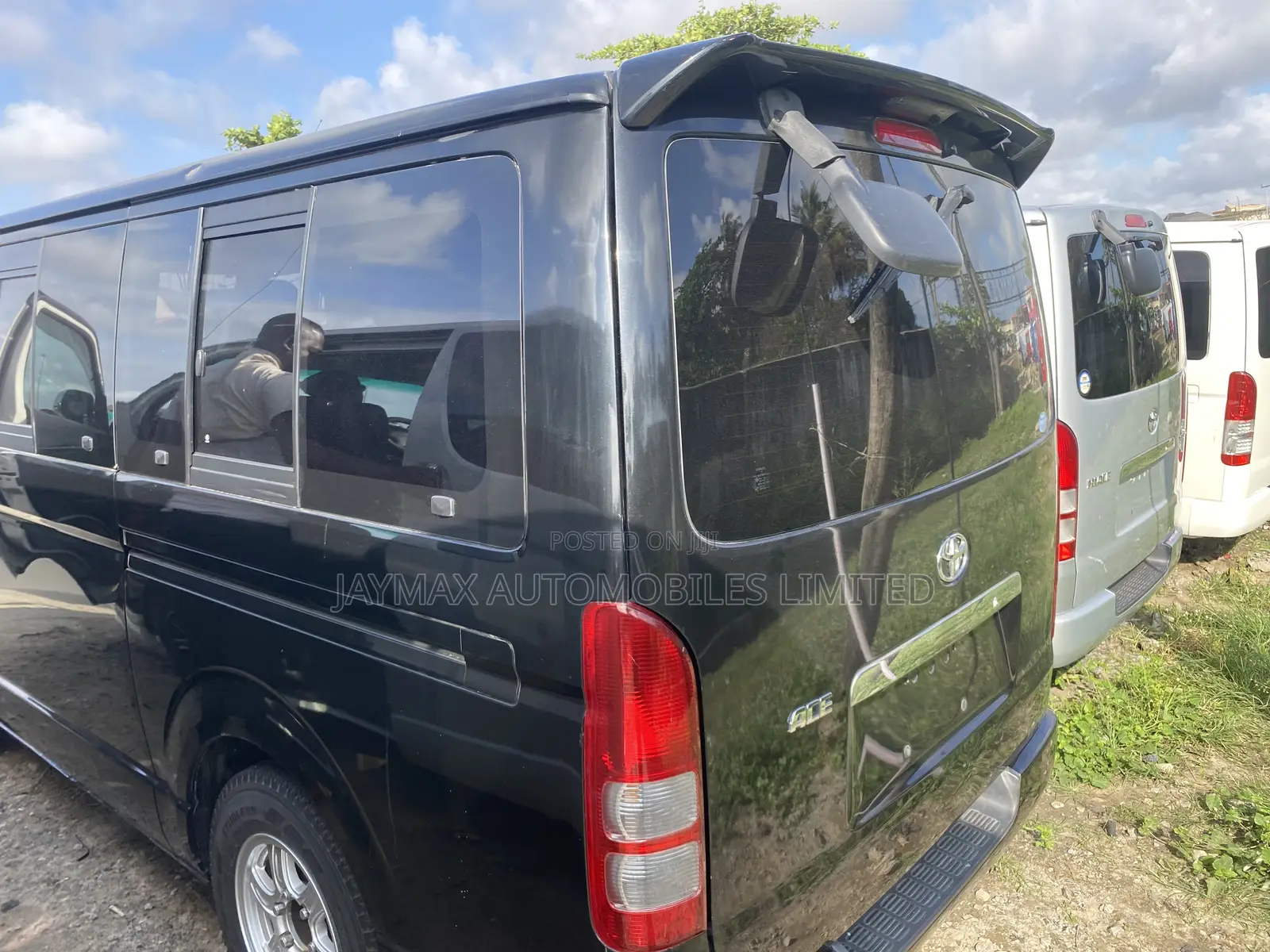 Toyota HiAce 2010 Black