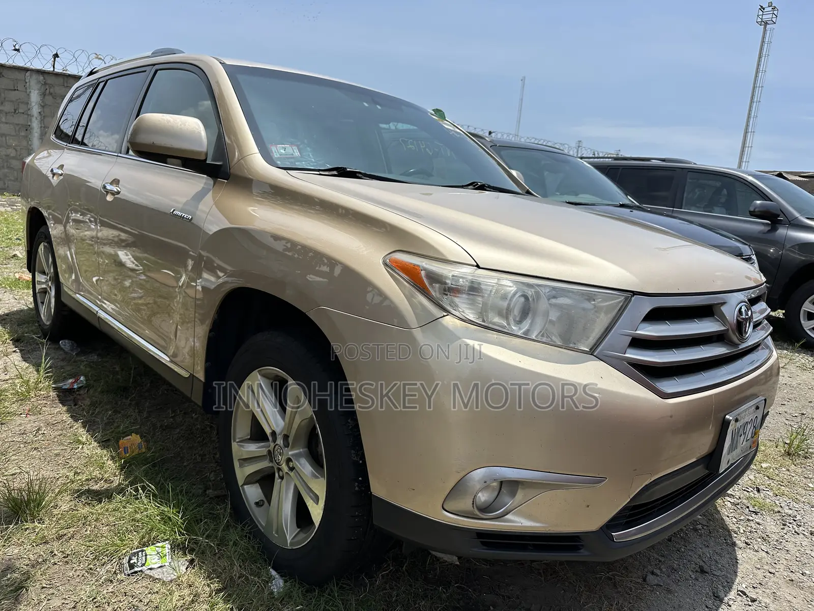 Toyota Highlander Limited 3.5l 4WD 2013 Gold