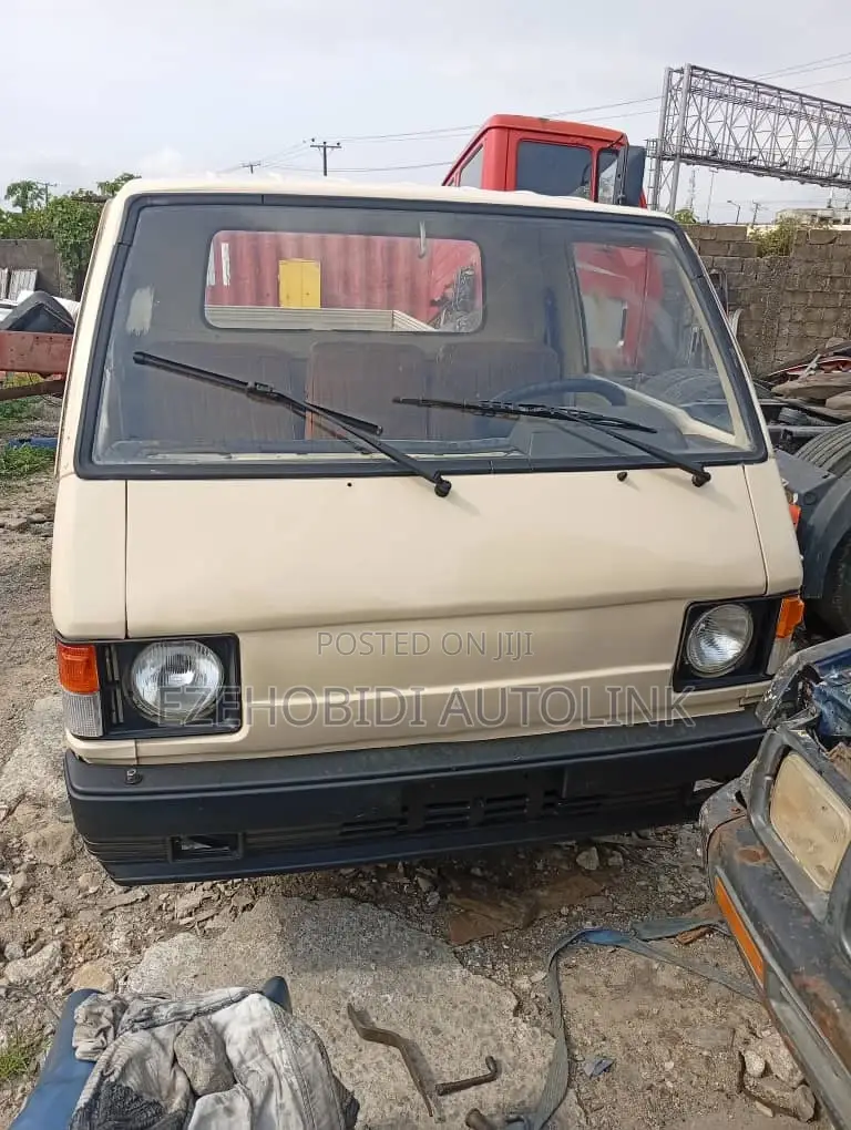 Tokunbo Mitsubishi L300 Mini Truck .Petrol Engine