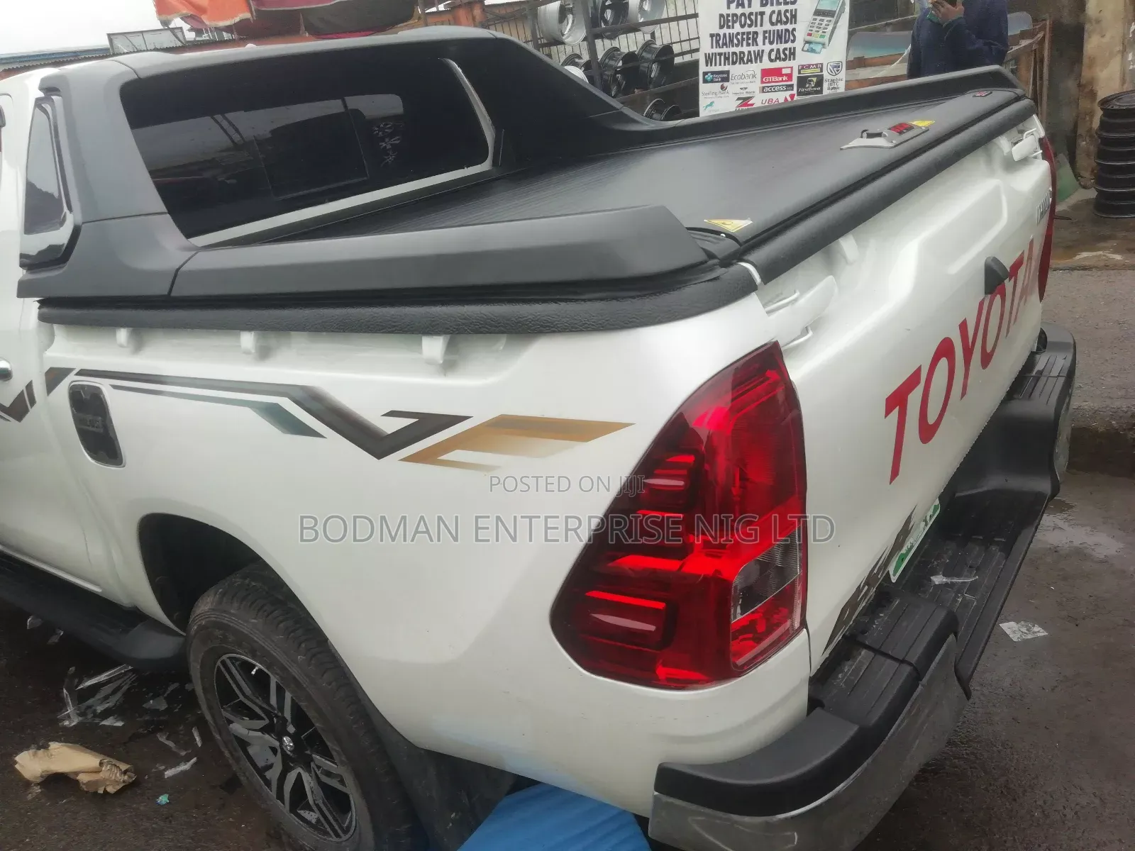 Toyota Hilux Rolling Boot Cover Withtrd Spoiler at ":'_-=(
