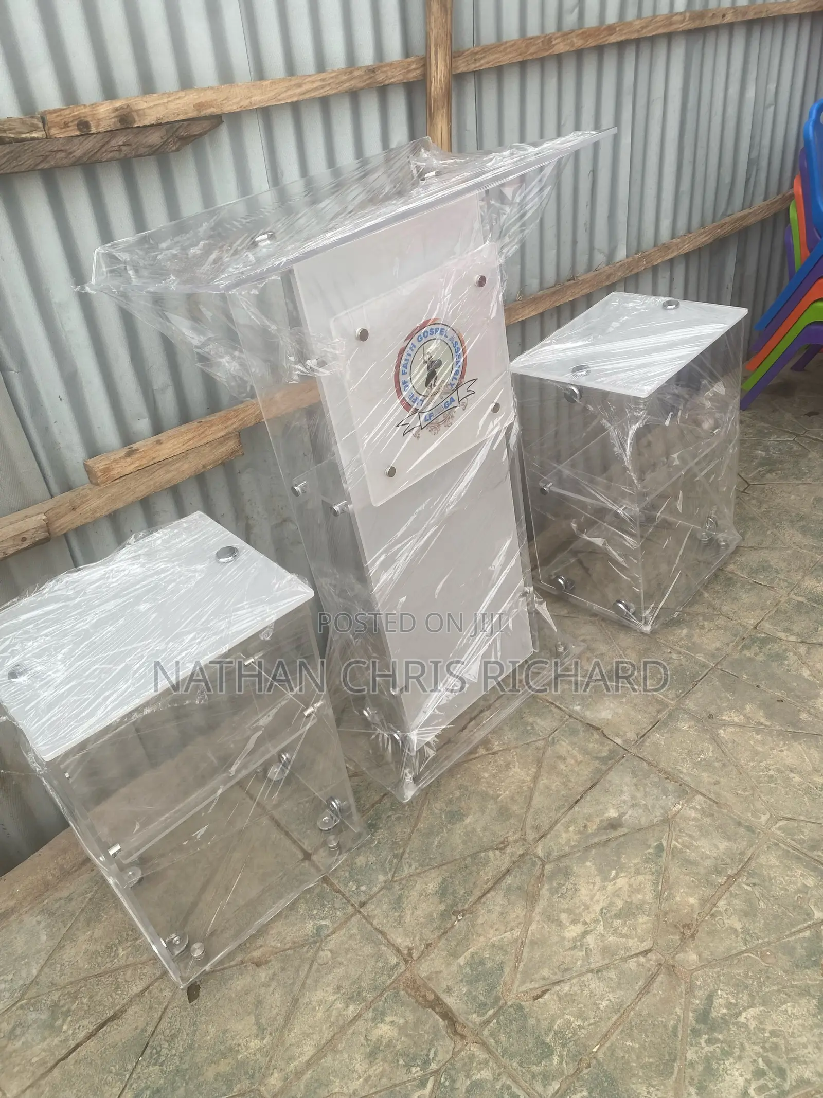 Acrylic Unbreakable With Side Stool
