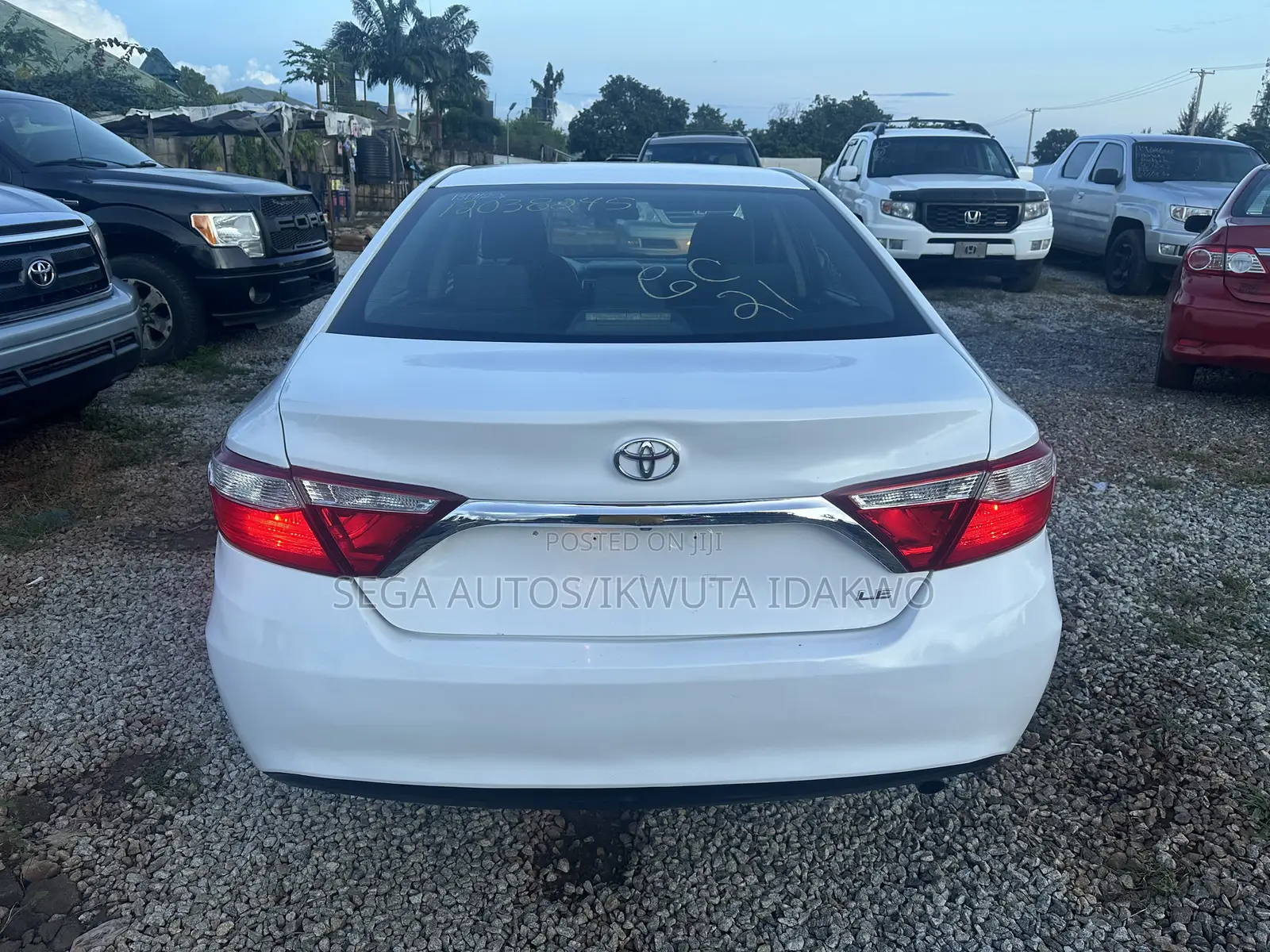 Toyota Camry LE 4dr Sedan (2.5L 4cyl 6A) 2017 White