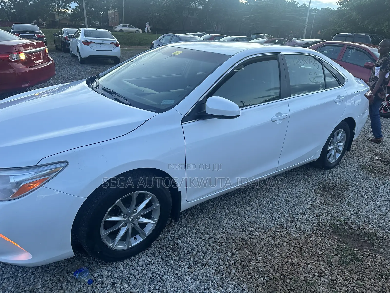 Toyota Camry LE 4dr Sedan (2.5L 4cyl 6A) 2017 White
