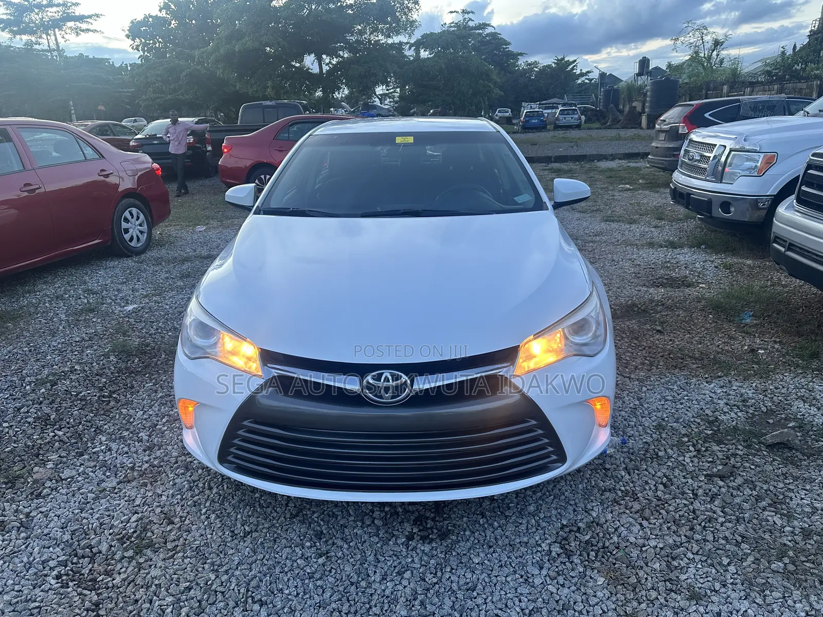 Toyota Camry LE 4dr Sedan (2.5L 4cyl 6A) 2017 White