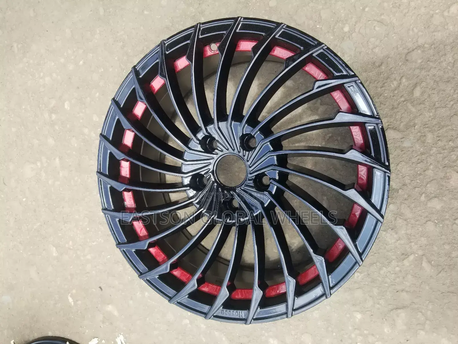 Uses 17 Inches Alloyed Rim