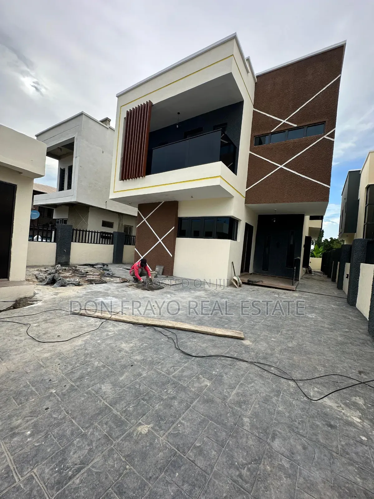 5bdrm Duplex in Ikolaba Estate, Agodi for sale