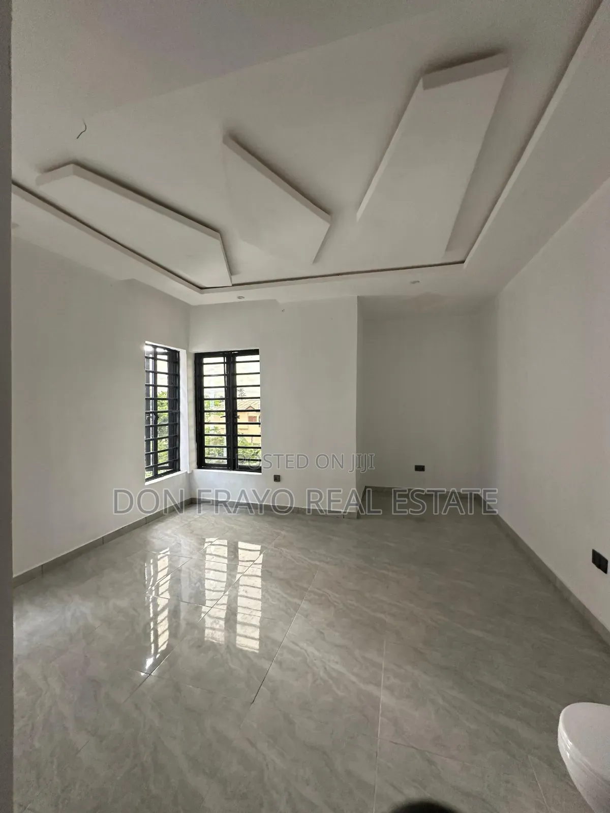 5bdrm Duplex in Ikolaba Estate, Agodi for sale