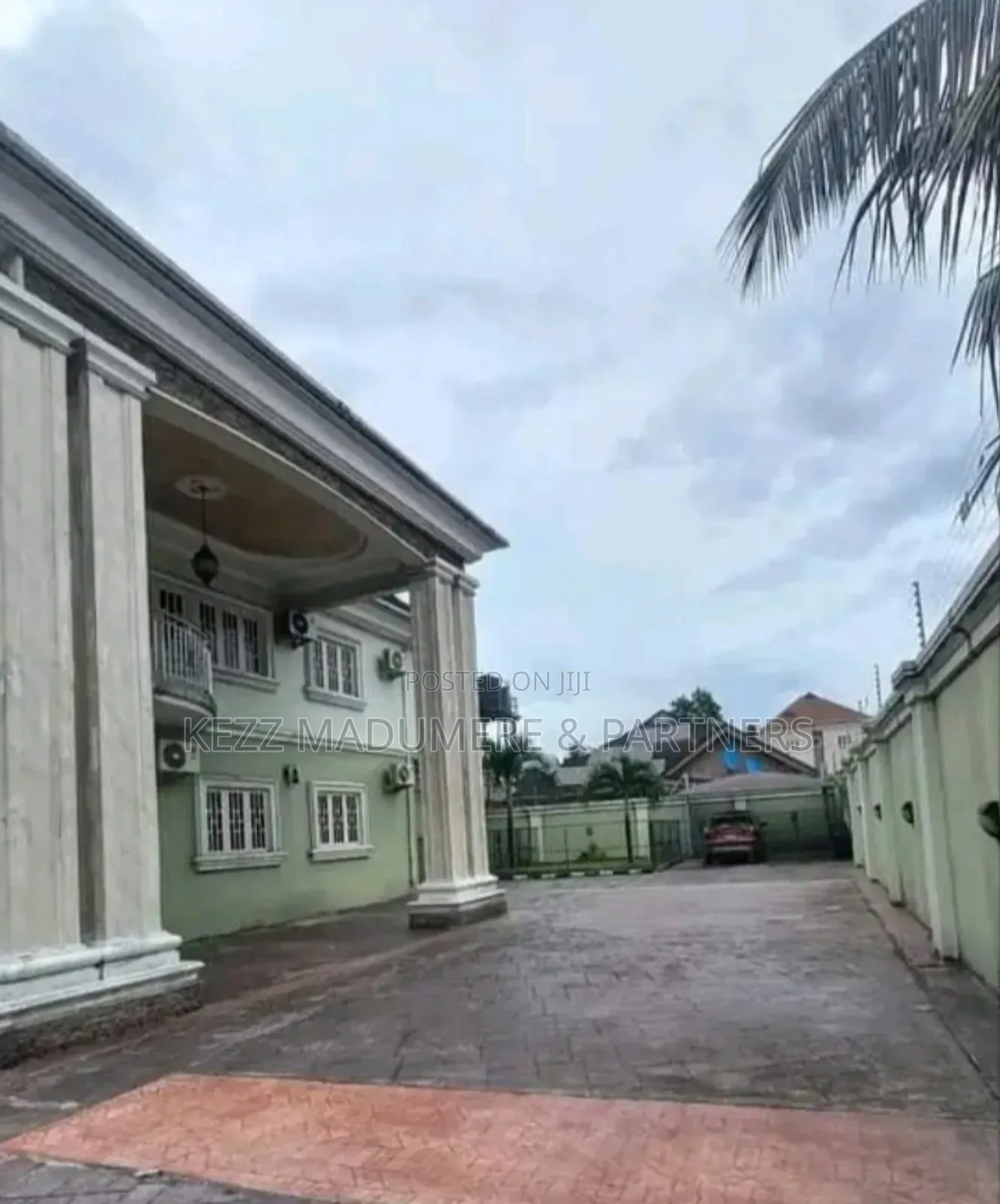 5bdrm Duplex in Off G.U Aker Road , for sale