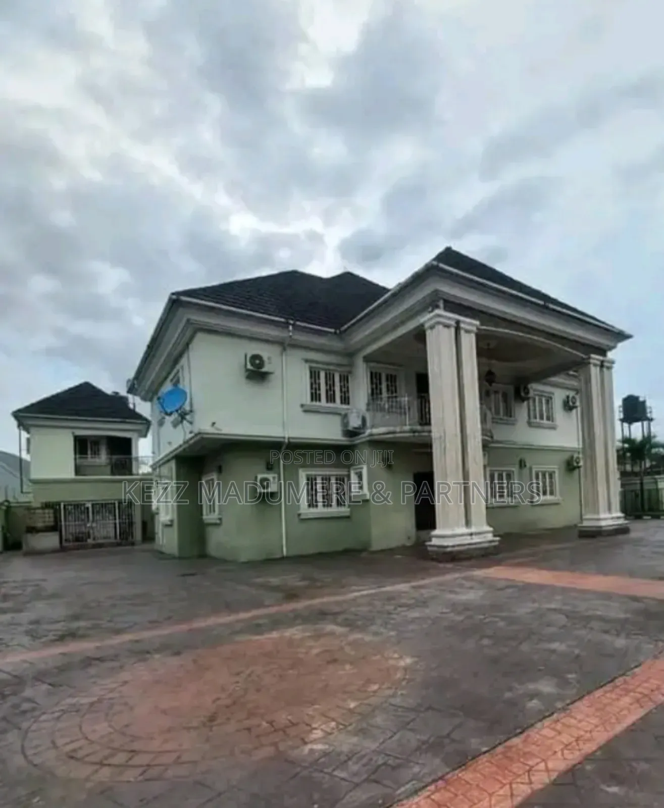 5bdrm Duplex in Off G.U Aker Road , for sale