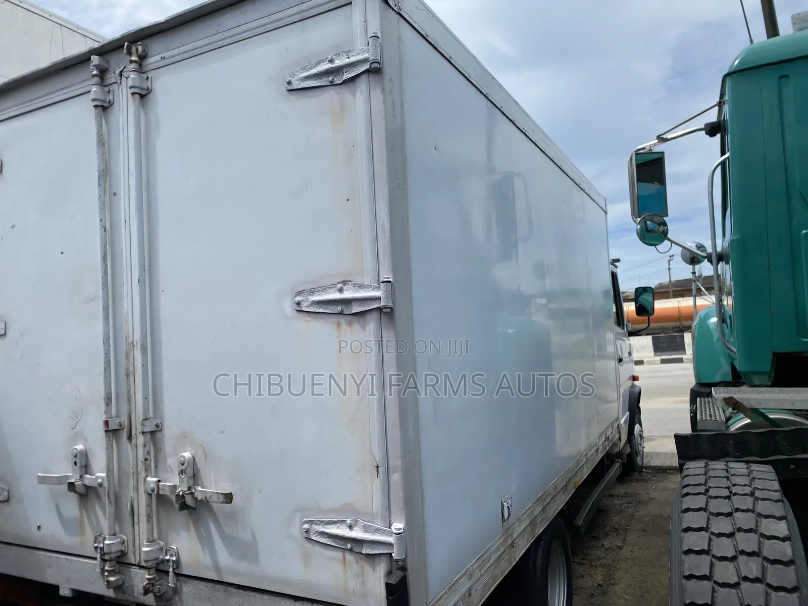 Mecedeces 609 Cargo-Truck (6 Tyres)