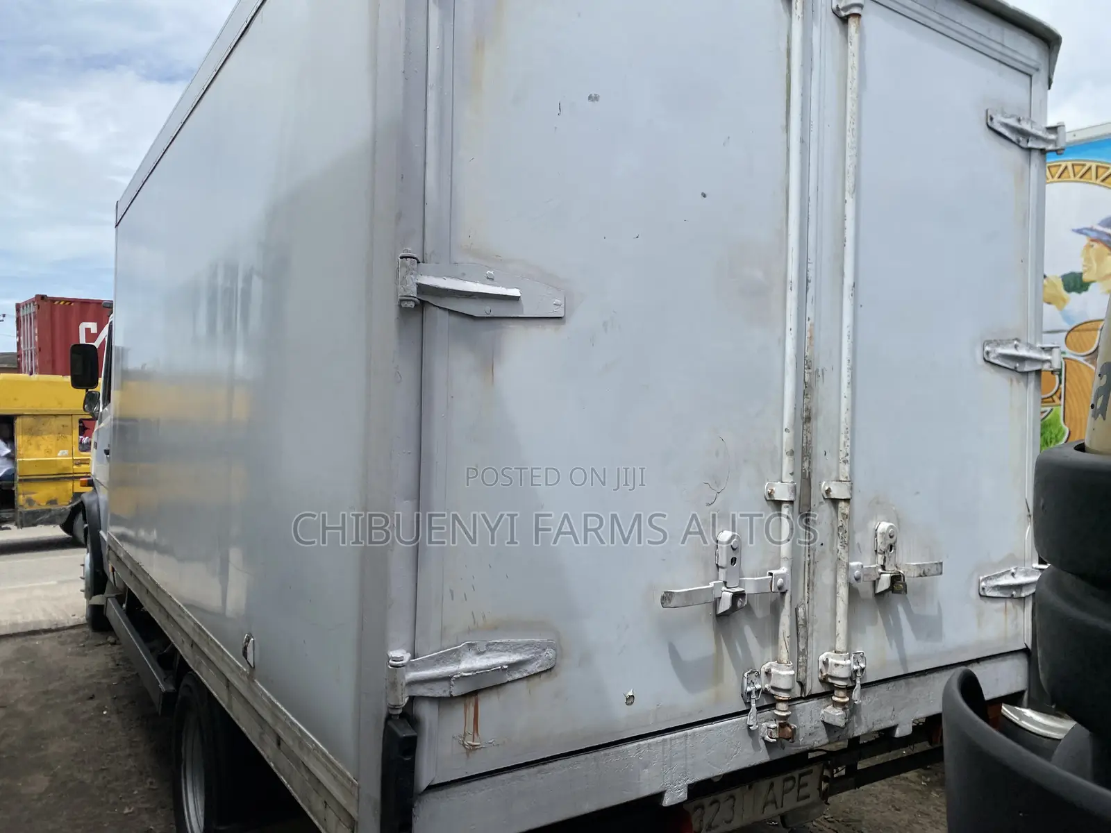 Mecedeces 609 Cargo-Truck (6 Tyres)