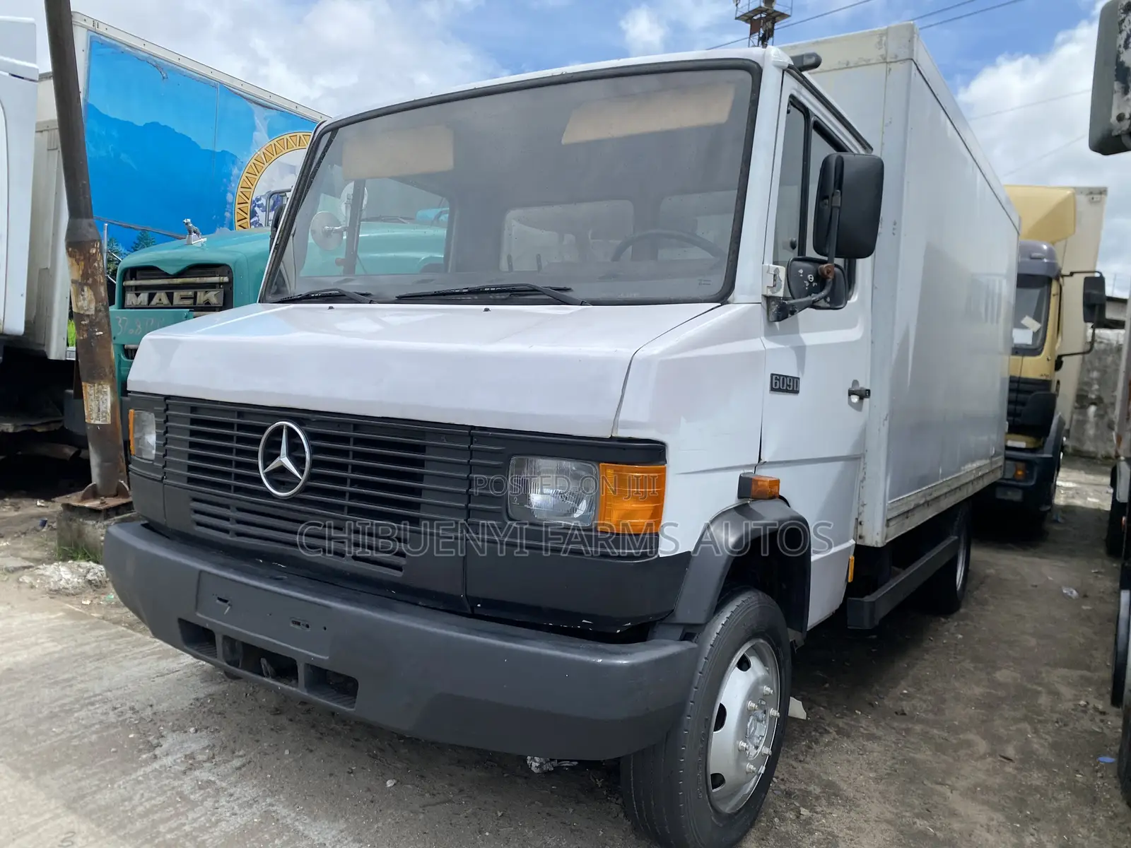 Mecedeces 609 Cargo-Truck (6 Tyres)