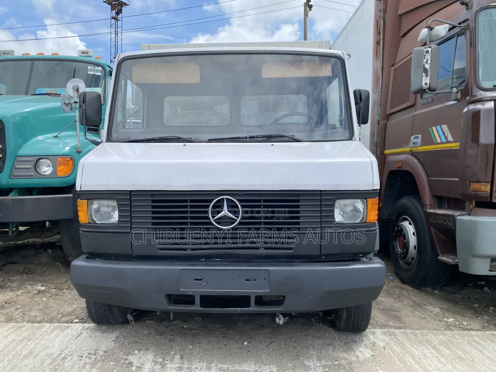 Mecedeces 609 Cargo-Truck (6 Tyres)