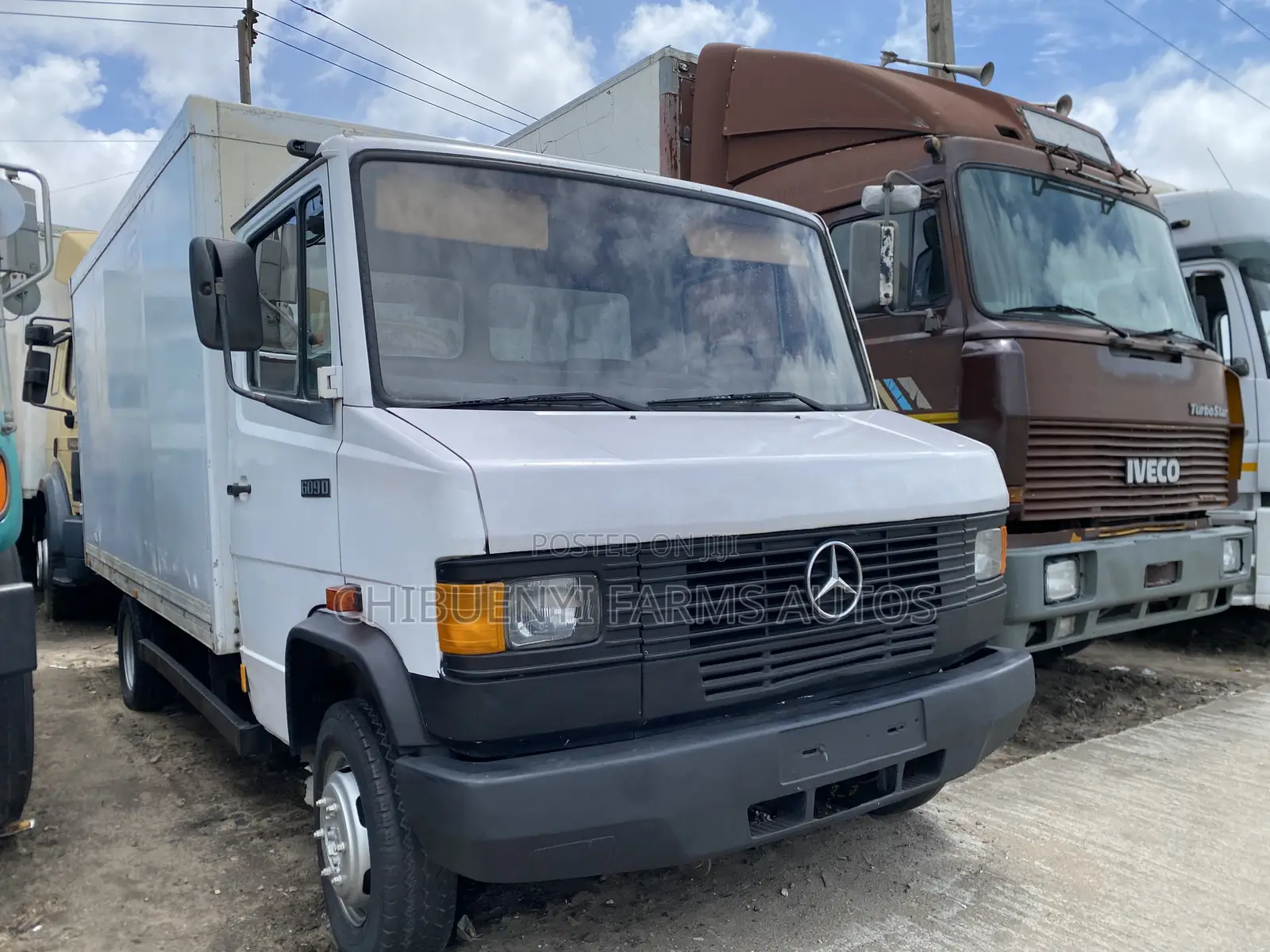 Mecedeces 609 Cargo-Truck (6 Tyres)
