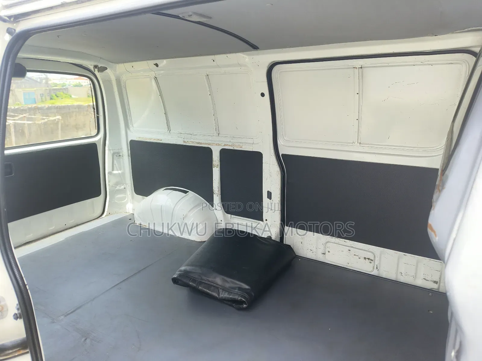 Toyota HiAce 2002 White