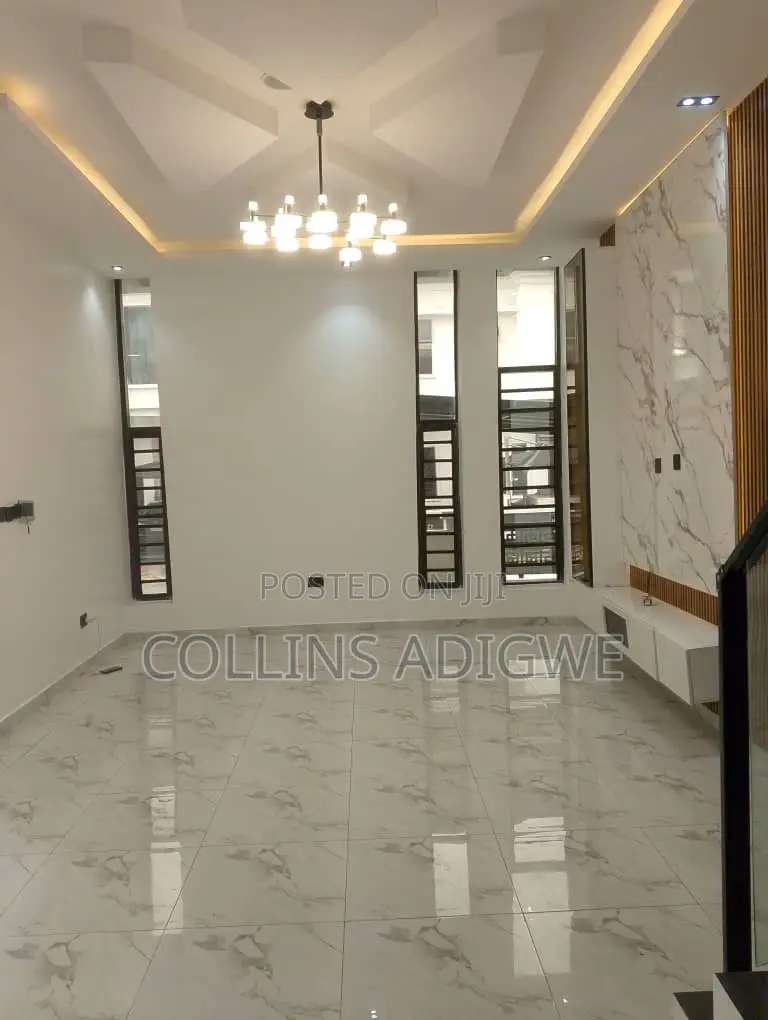 4bdrm Duplex in Chevron for sale