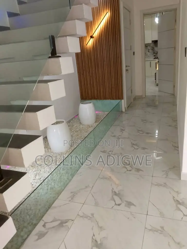 4bdrm Duplex in Chevron for sale