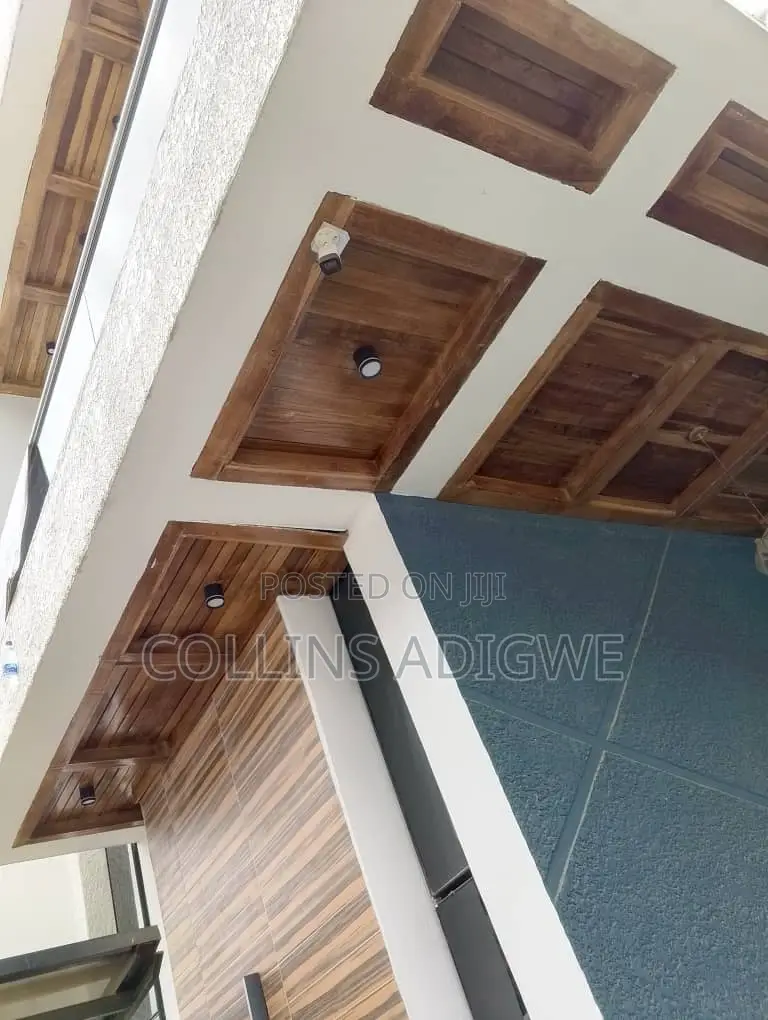 4bdrm Duplex in Chevron for sale