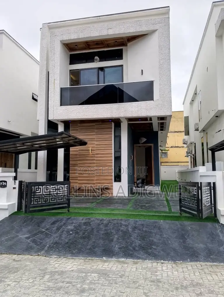 4bdrm Duplex in Chevron for sale